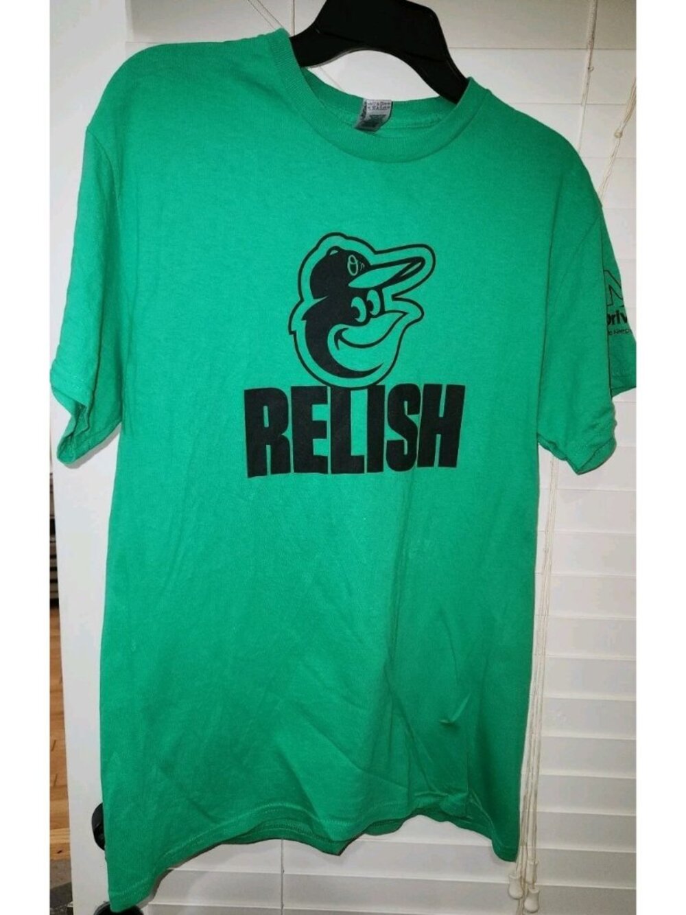 unisex BALTIMORE ORIOLES Camden Yards SGA MEDIUM Hot Dog Race T-Shirt RELISH